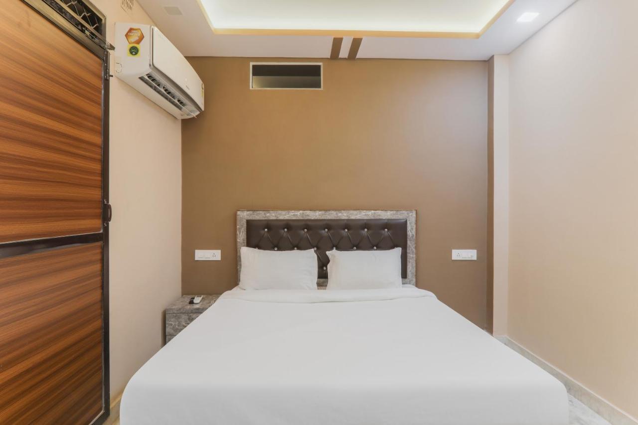 Oyo Tripureswari Hotel